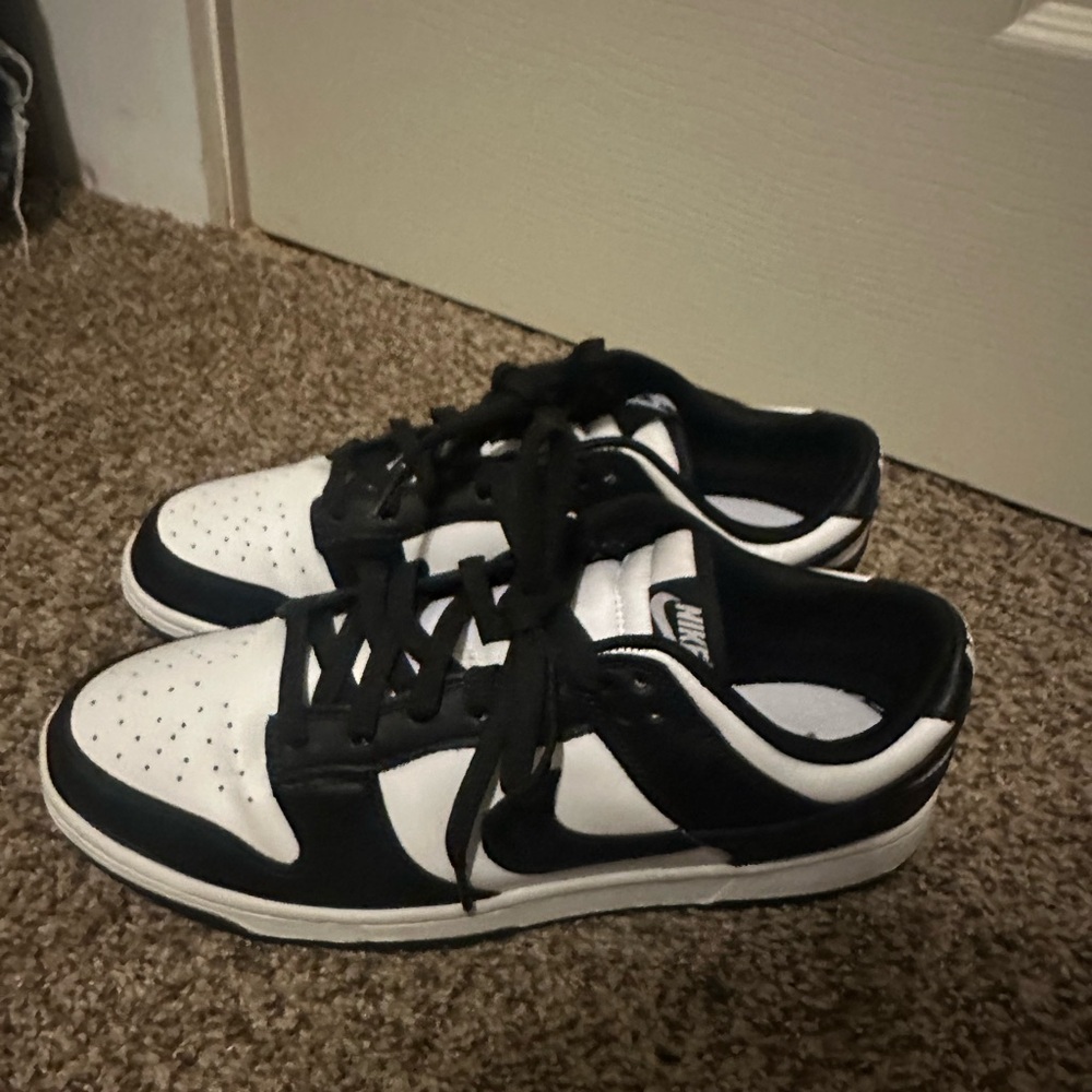 Nike Men's Classic Black and White Sneakers